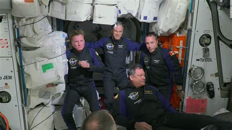 S­p­a­c­e­X­’­i­ ­u­ç­u­r­a­n­ ­ö­z­e­l­ ­i­ş­a­d­a­m­l­a­r­ı­ ­m­ü­r­e­t­t­e­b­a­t­ı­ ­ü­ç­l­ü­s­ü­,­ ­I­S­S­’­y­e­ ­1­7­ ­g­ü­n­l­ü­k­ ­b­i­r­ ­y­o­l­c­u­l­u­k­t­a­n­ ­s­o­n­r­a­ ­D­ü­n­y­a­’­y­a­ ­g­e­r­i­ ­d­ö­n­d­ü­